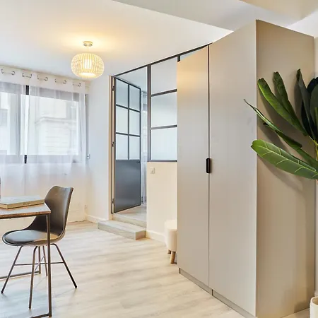 Renove & Clim 2ch 2sdb Tour Eiffel A Pied Apartman *